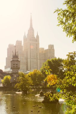 İmparatorluk tarzı Moskova'da binasında. Moskova hayvanat bahçesinden göster
