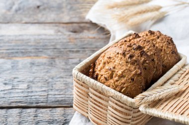 Yulaflı tahıl kurabiye hasır saman kutusu ahşap tablo
