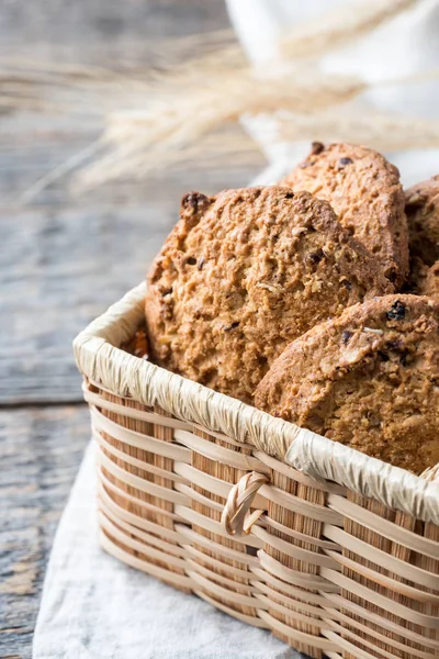 Oatmeal cereal cookies in wicker straw box wooden table — Stock Photo, Image