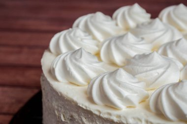 Lezzetli hafif dondurma pasta gül krema ile