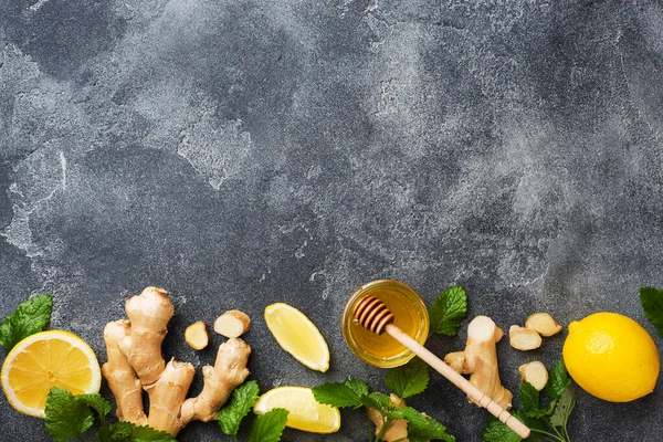Zitronenhonig und Ingwerwurzel Minze auf dunkelgrauem Hintergrund mit — Stockfoto