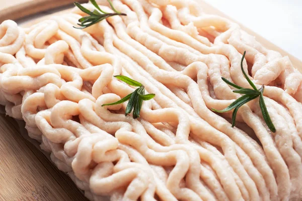 Minced chicken on a cutting Board with spices and lime. White table — Stock Photo, Image