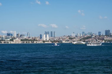 İstanbul, Türkiye - 04 Eylül 2019: İstanbul Boğazı 'ndan yük sanayi tankerleri geçiyor,