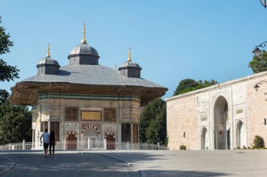 İstanbul, Türkiye - 05 Eylül 2019: İstanbul 'daki Topkapı Sarayı' nın ana girişi