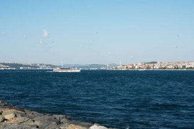 İstanbul, Türkiye - 04 Eylül 2019: İstanbul Boğazı 'ndan yük sanayi tankerleri geçiyor,
