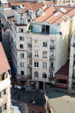 İstanbul, Türkiye - 05 Eylül 2019: İstanbul 'un tarihi merkezinin panoramik görünümü, İstanbul Boğazı' nın kıyısında mimari