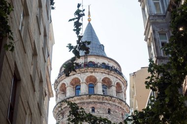 İstanbul, Türkiye - 05 Eylül 2019: İstanbul 'un tarihi merkezinde Galata Kulesi