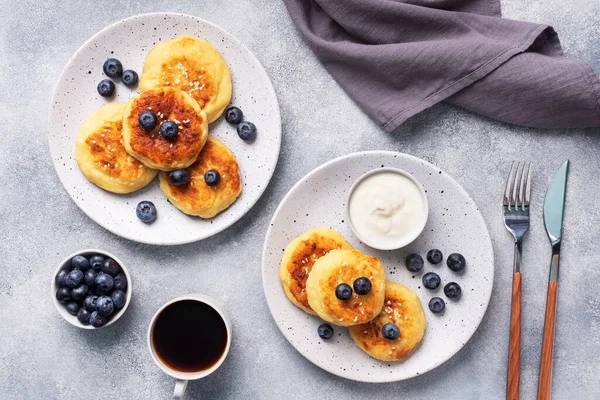 Buñuelos Requesón Con Arándanos Queso Cuajada Tartas Queso Tortitas Sobre — Foto de Stock