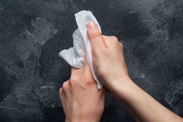 Tangannya Dilap Dengan Kain Antibakteri Lembab Konsep Kebersihan Tangan Dan — Stok Foto