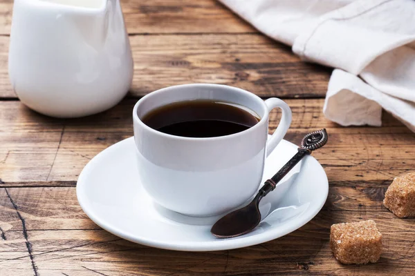 Tazza Caffè Nero Latte Uno Sfondo Legno Copia Spazio — Foto Stock