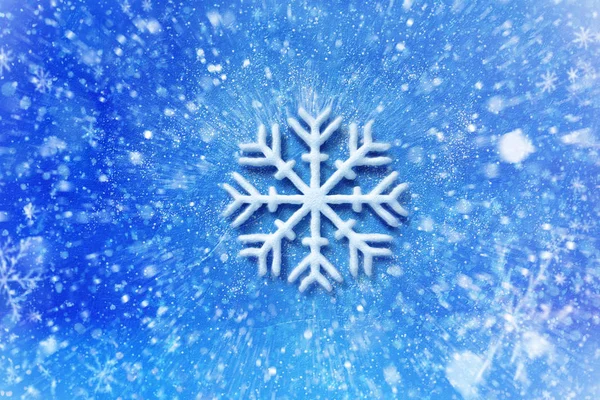 Copo de nieve con efecto nieve, tarjeta de deseo de Navidad —  Fotos de Stock