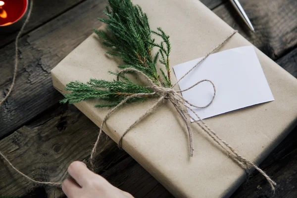 Envoltorio de regalo hecho a mano para Navidad y Año Nuevo —  Fotos de Stock