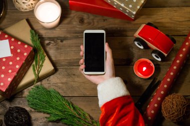 Santa kullanım akıllı telefon boşaltmak için Christmas.Chr ile sahte