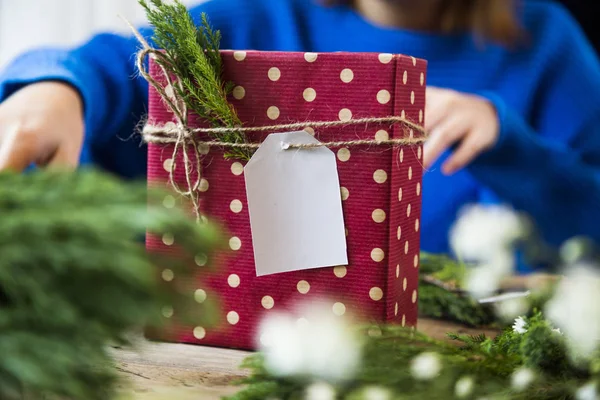 Preparación de regalos para Navidad y Año Nuevo . —  Fotos de Stock