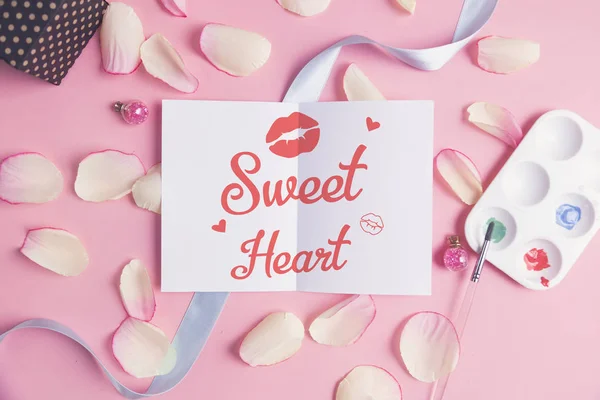 Corps Sweet Heart sur fond pastel . — Photo