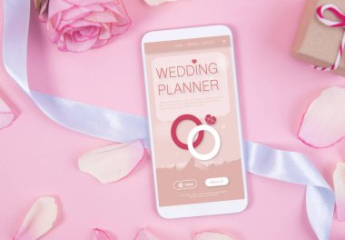 Pastel arka plan üstünde Smartphone.