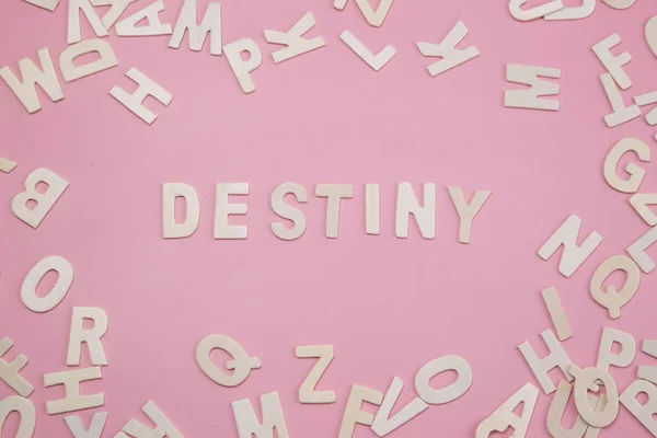 Ordenar letras Destino en rosa . — Foto de Stock