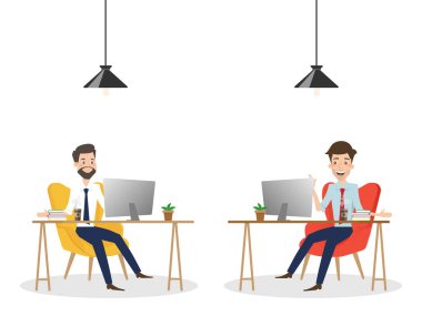 Ofis Masası, bilgisayarda çalışan iş adamı.