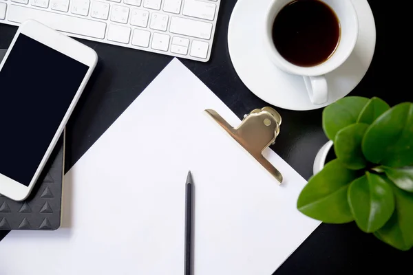 Clipboard with copyspace on working table at office — Stock Photo, Image