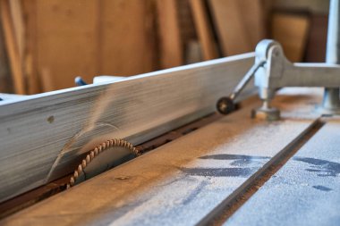 Biçim kesme makinesi