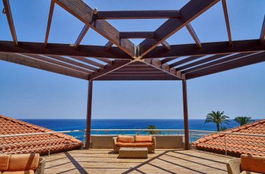 Otel Teras deniz kenarında