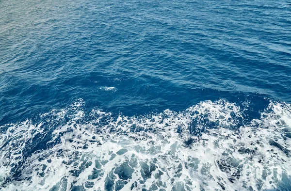 Deniz köpüğü ve sığ dalgalanmalar