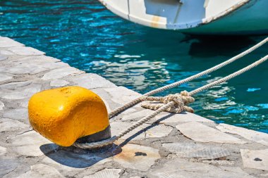 Bir baba ile demirleme beton