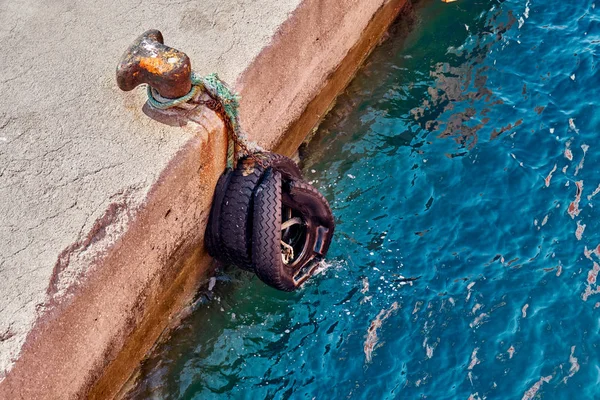 Bir baba ile demirleme beton