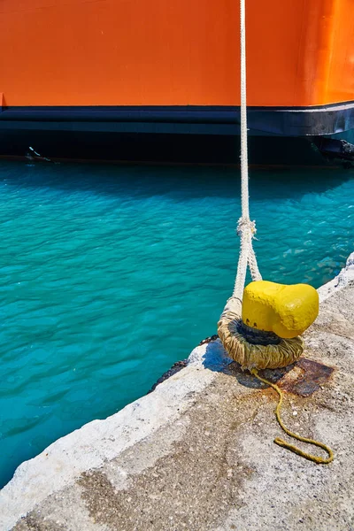 Bir baba ile demirleme beton