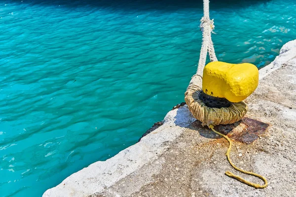 Bir baba ile demirleme beton