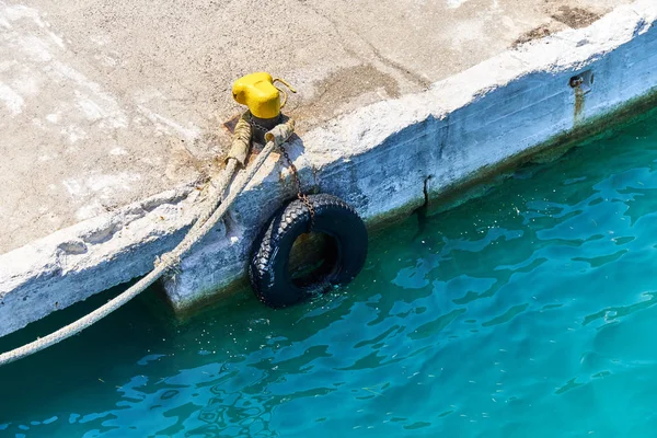 Bir baba ile demirleme beton