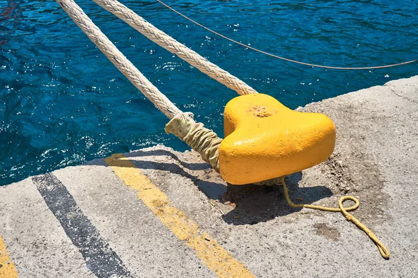 Bir baba ile demirleme beton