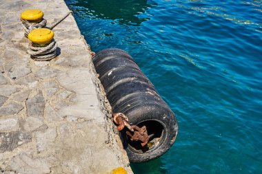Bir baba ile demirleme beton