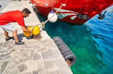 Bir baba ile demirleme beton