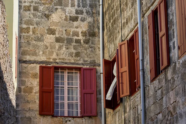 Eski pencere kepenkleri ile