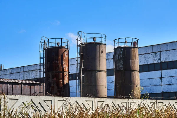 Tanks voor afgewerkte olie — Stockfoto