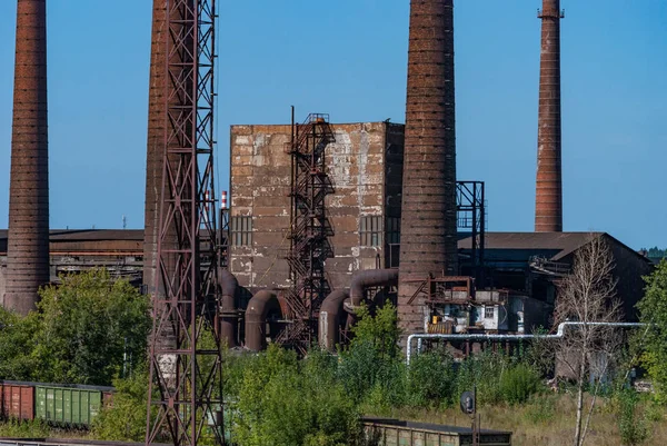 Трубы металлургического завода — стоковое фото