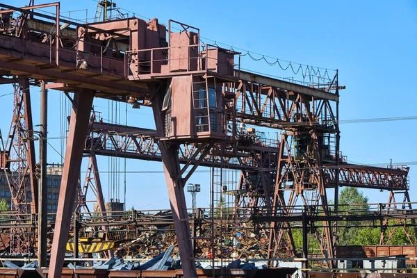 Spoor kraan in de fabriek — Stockfoto