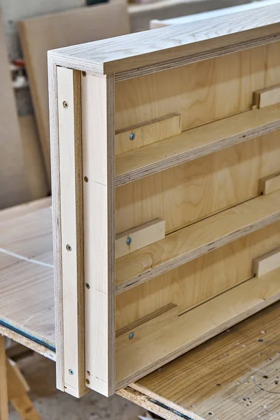 Tischlerei Sperrholztisch Vorhanden Furnierte Sperrholz Arbeitsplatte Herstellungsprozess Der Werkstatt Möbelherstellung — Stockfoto