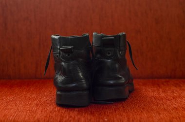Eski Siyah Deri Çizmeler, Vintage