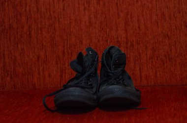 Eski Siyah Şık Ayakkabılar, Eski