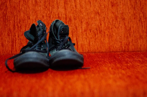 旧旧黑色风格的鞋子 复古版 — 图库照片
