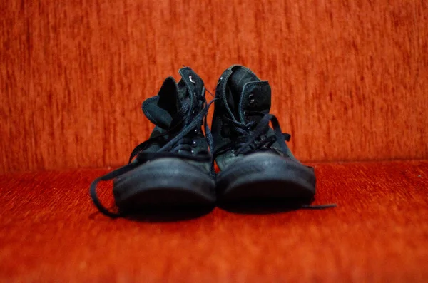 旧旧黑色风格的鞋子 复古版 — 图库照片