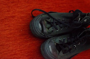 Eski Siyah Şık Ayakkabılar, Eski