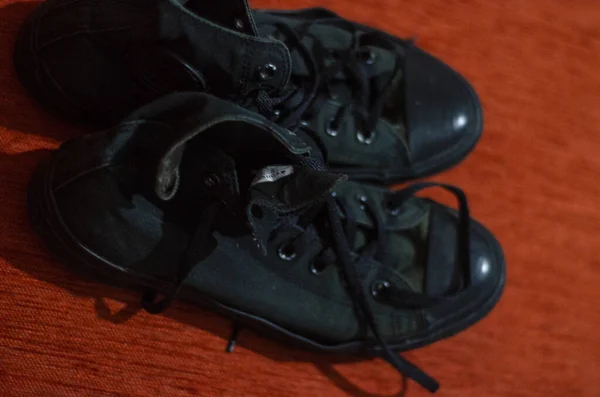 Eski Siyah Şık Ayakkabılar Eski — Stok fotoğraf