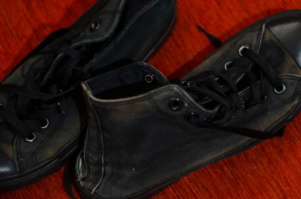 Rongyos Fekete Stílusos Cipők Vintage Fekete Stílusos Cipők — Stock Fotó