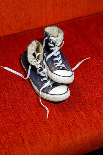 Eski Mavi Ayakkabılar, Moda Modaya Göre Ayakkabılar