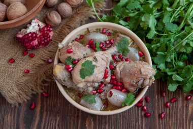 Salantro ile haşlanmış tavuk budu