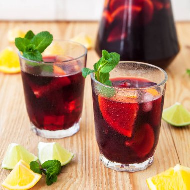 Gözlük taze sangria