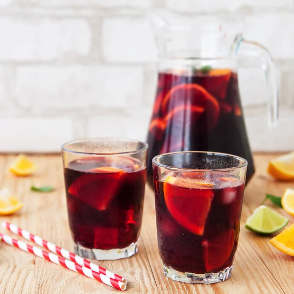 Piros Sangria-val fuits — Stock Fotó